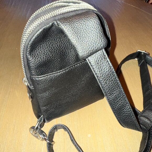 Bench Crossbody - Picture 5 of 6